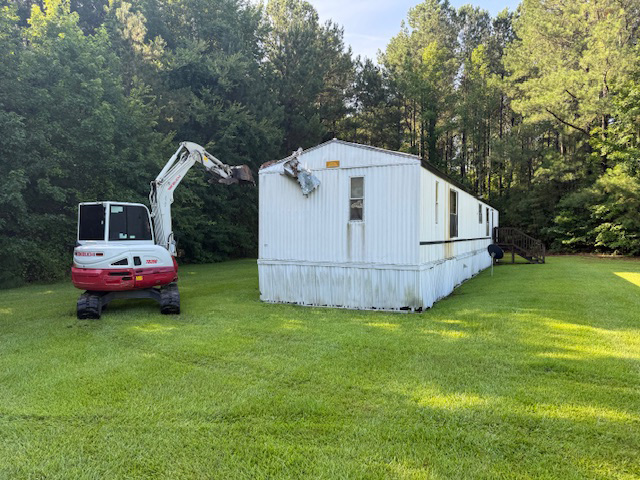 072925-Trailer-Demolition-Fayetteville-nc-01